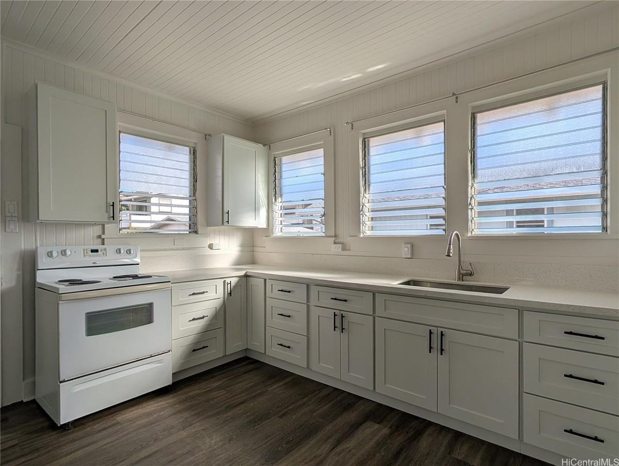 1323 9th Ave - Photo 2 of 21