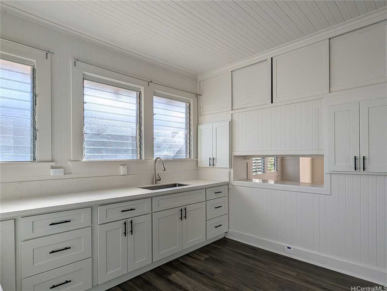 1323 9th Ave - Photo 3 of 21