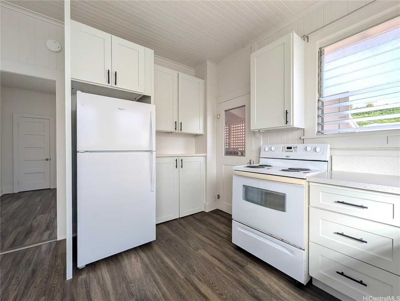1323 9th Ave - Photo 4 of 21
