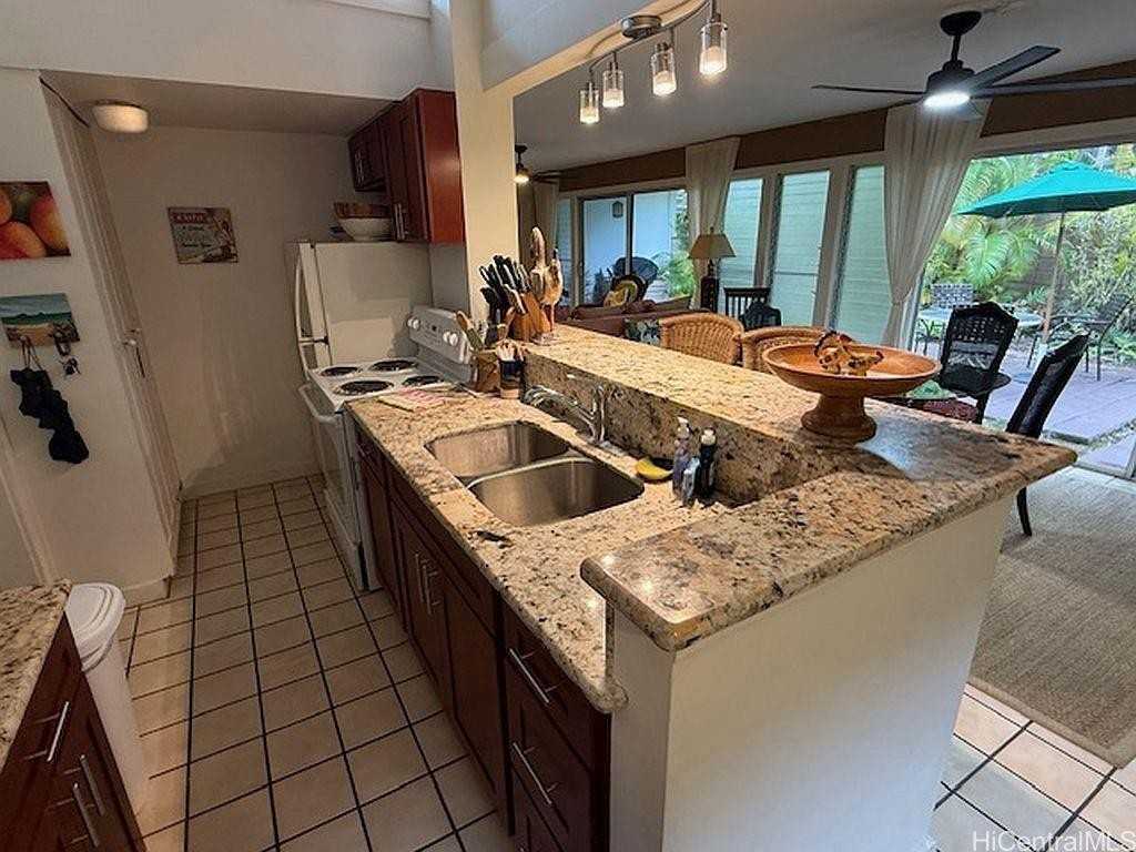 41 Kaumana Pl - Photo 3 of 16