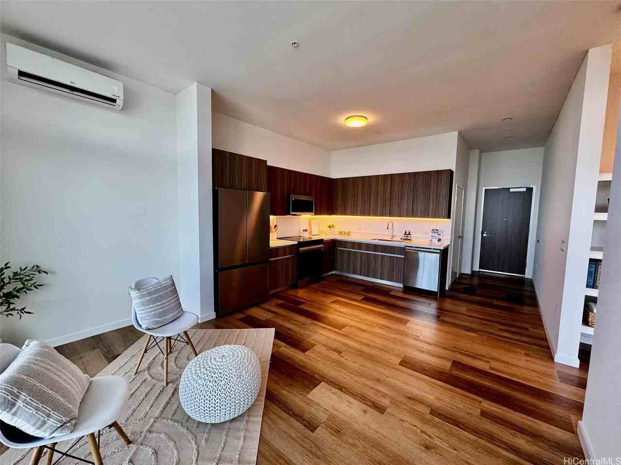 1315 Liona St - Photo 2 of 21