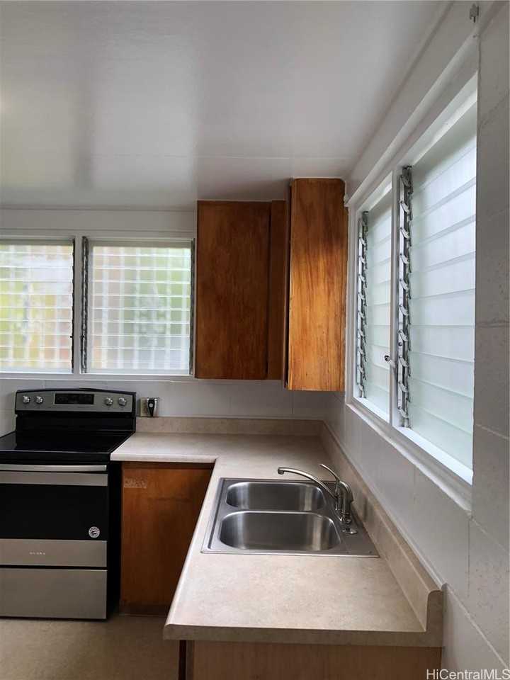 2219 Kanealii Ave - Photo 2 of 5
