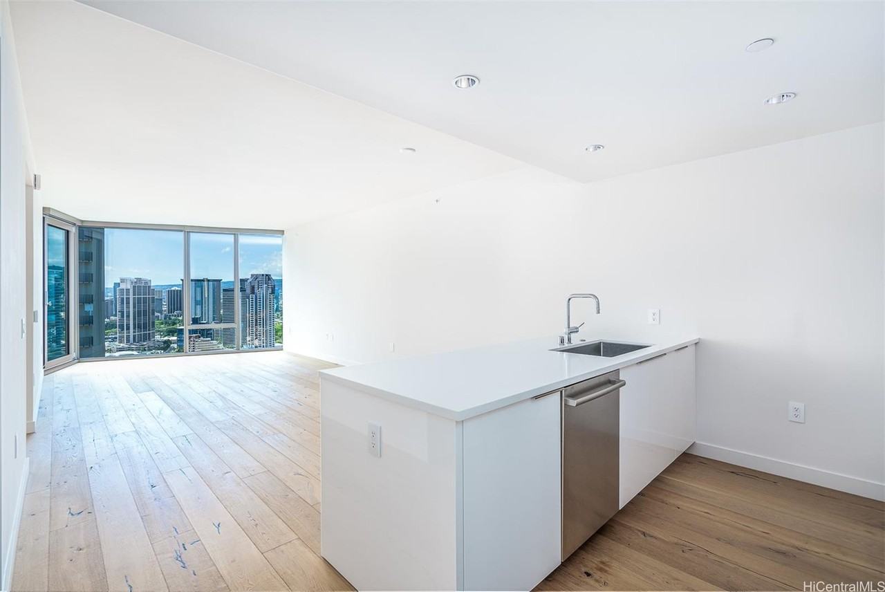 1001 Queen St #3409 - Photo 3 of 15