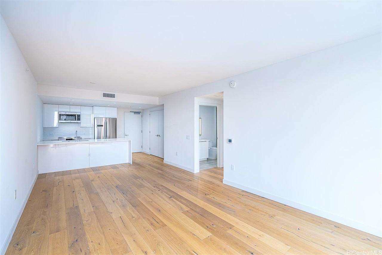 1001 Queen St #3409 - Photo 4 of 15