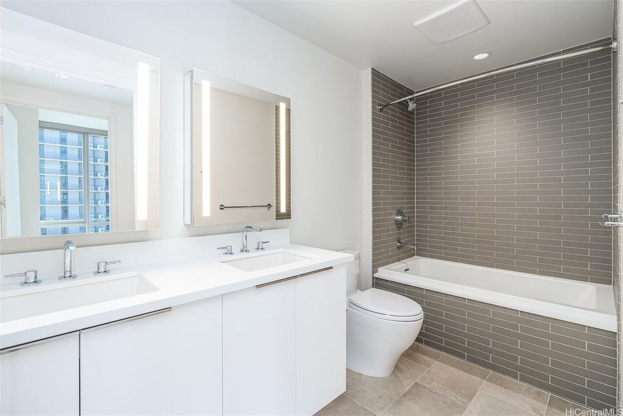 1001 Queen St #3409 - Photo 5 of 15