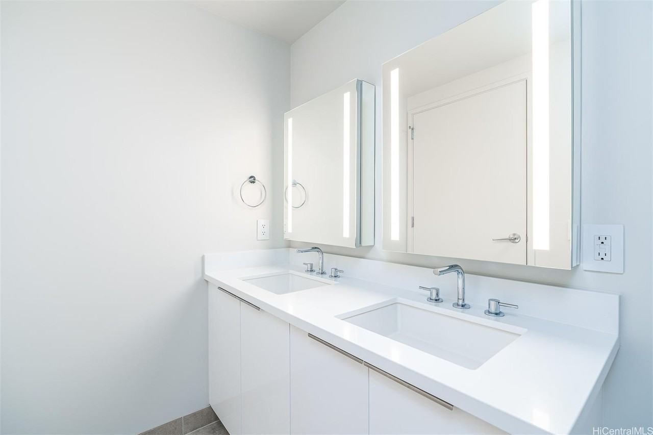 1001 Queen St #3409 - Photo 6 of 15