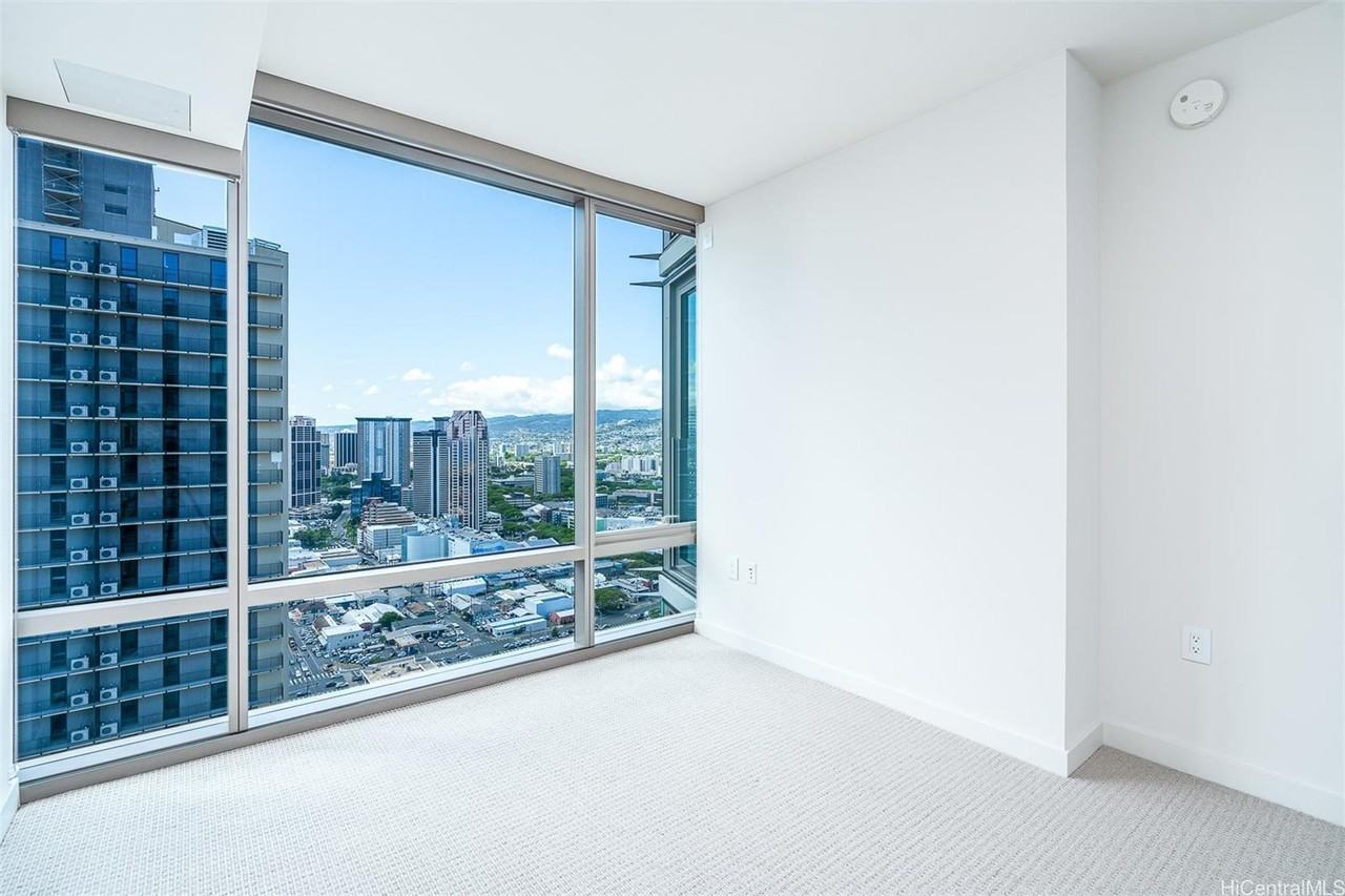 1001 Queen St #3409 - Photo 7 of 15