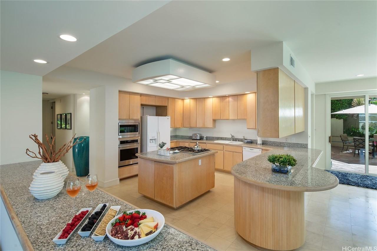 4343 Kahala Ave - Photo 4 of 25