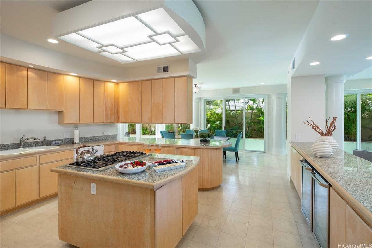 4343 Kahala Ave - Photo 5 of 25
