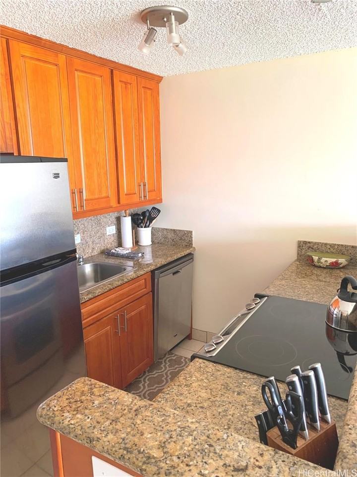 2611 Ala Wai Blvd #2006 - Photo 3 of 9