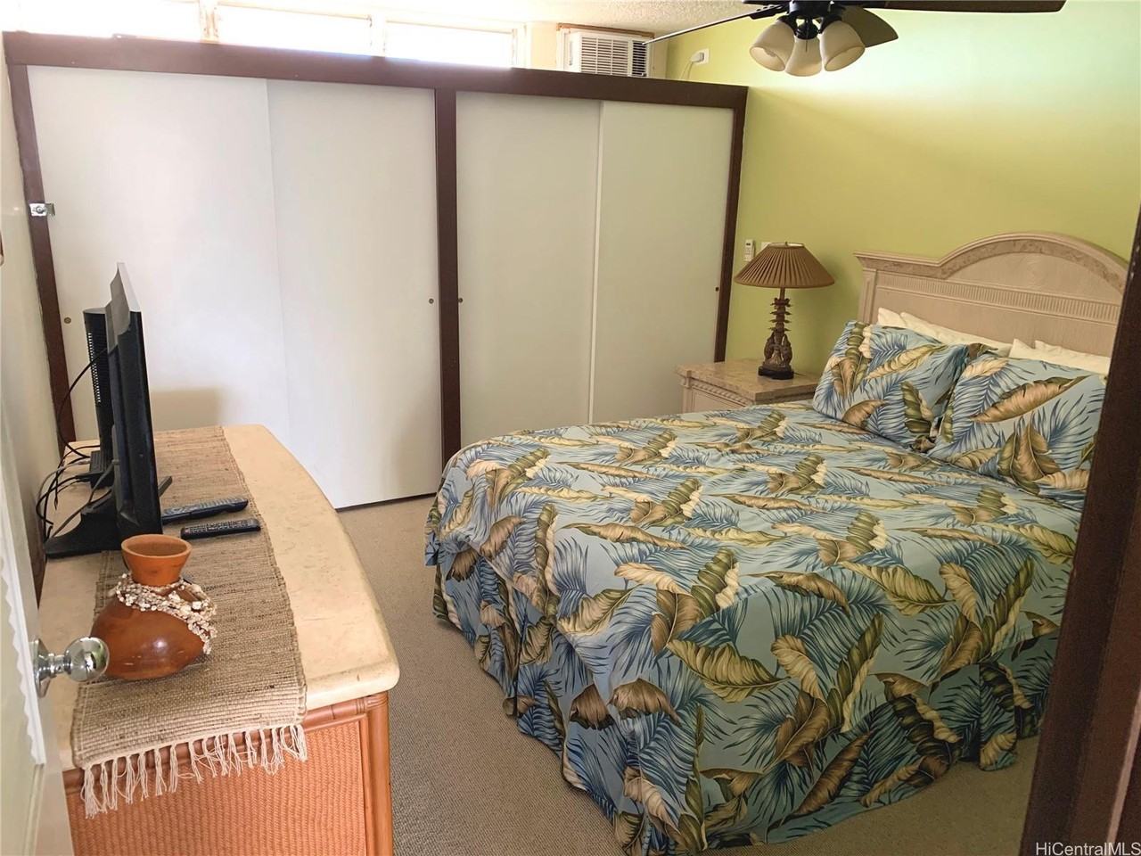 2611 Ala Wai Blvd #2006 - Photo 5 of 9
