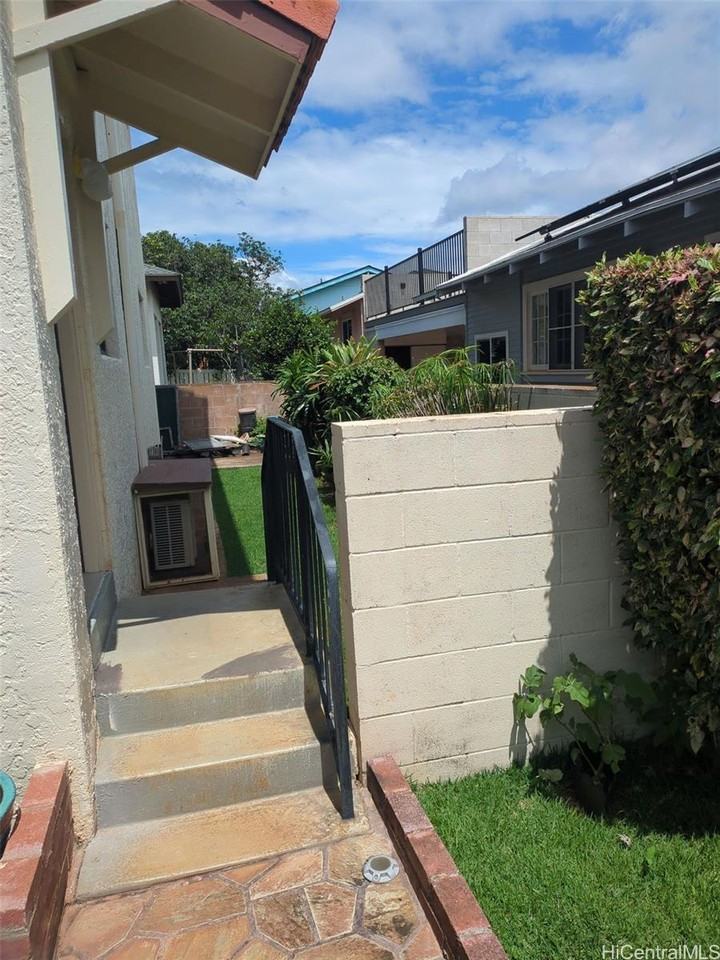 1042 17th Ave - Photo 2 of 16