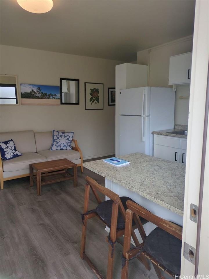 1042 17th Ave - Photo 4 of 16
