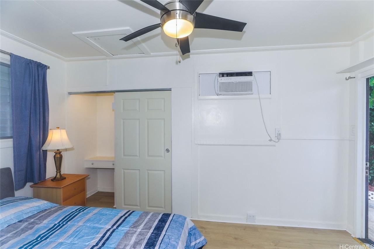 2534 E Manoa Rd #B - Photo 2 of 18