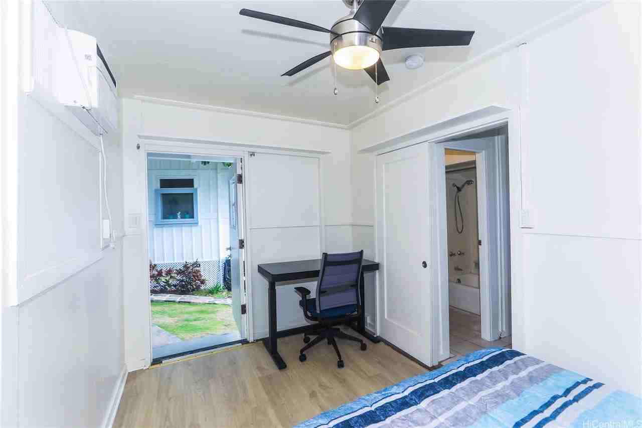2534 E Manoa Rd #B - Photo 3 of 18