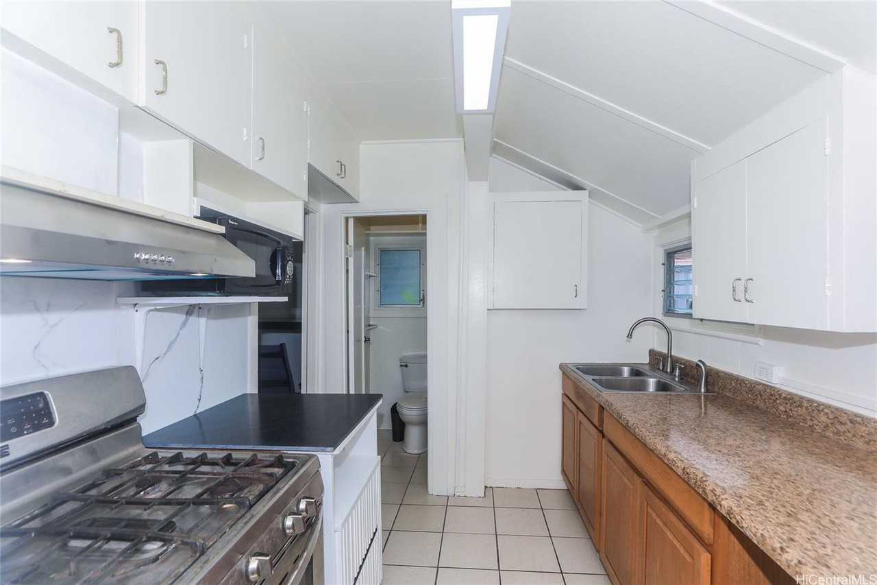2534 E Manoa Rd #B - Photo 6 of 18
