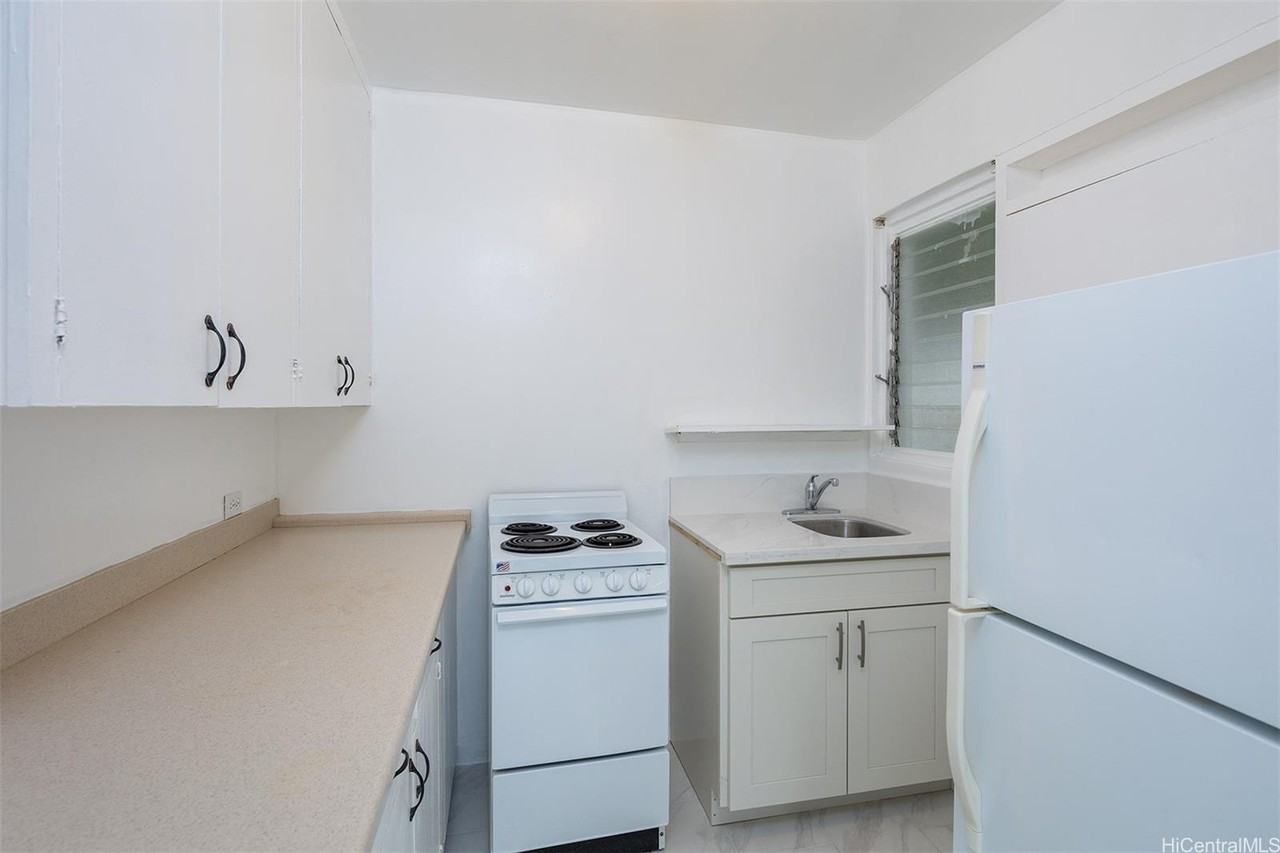 1115C Hassinger St #2 - Photo 3 of 11