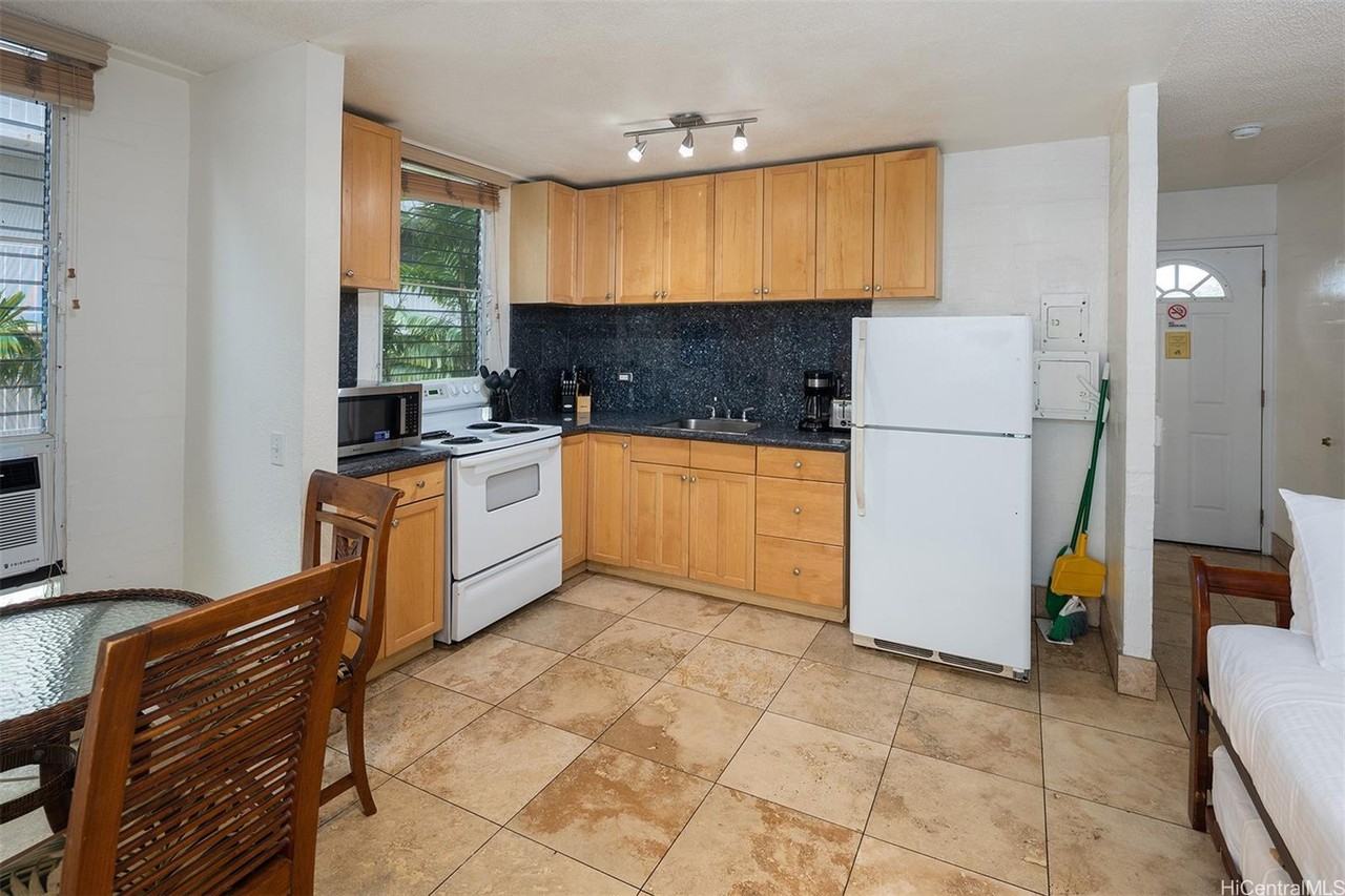 240 Liliuokalani Ave #202 - Photo 2 of 11