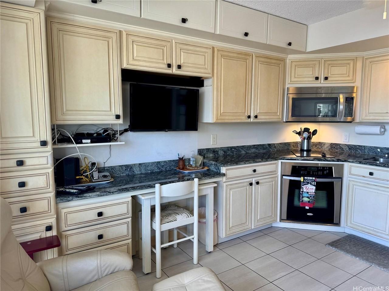 2440 Kuhio Ave #1710 - Photo 3 of 22