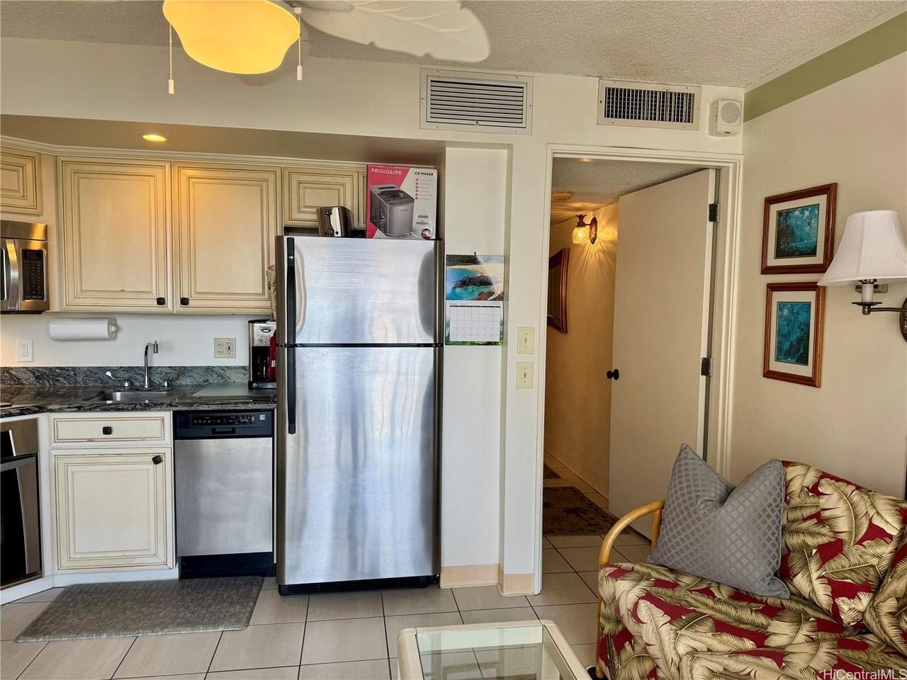 2440 Kuhio Ave #1710 - Photo 5 of 22