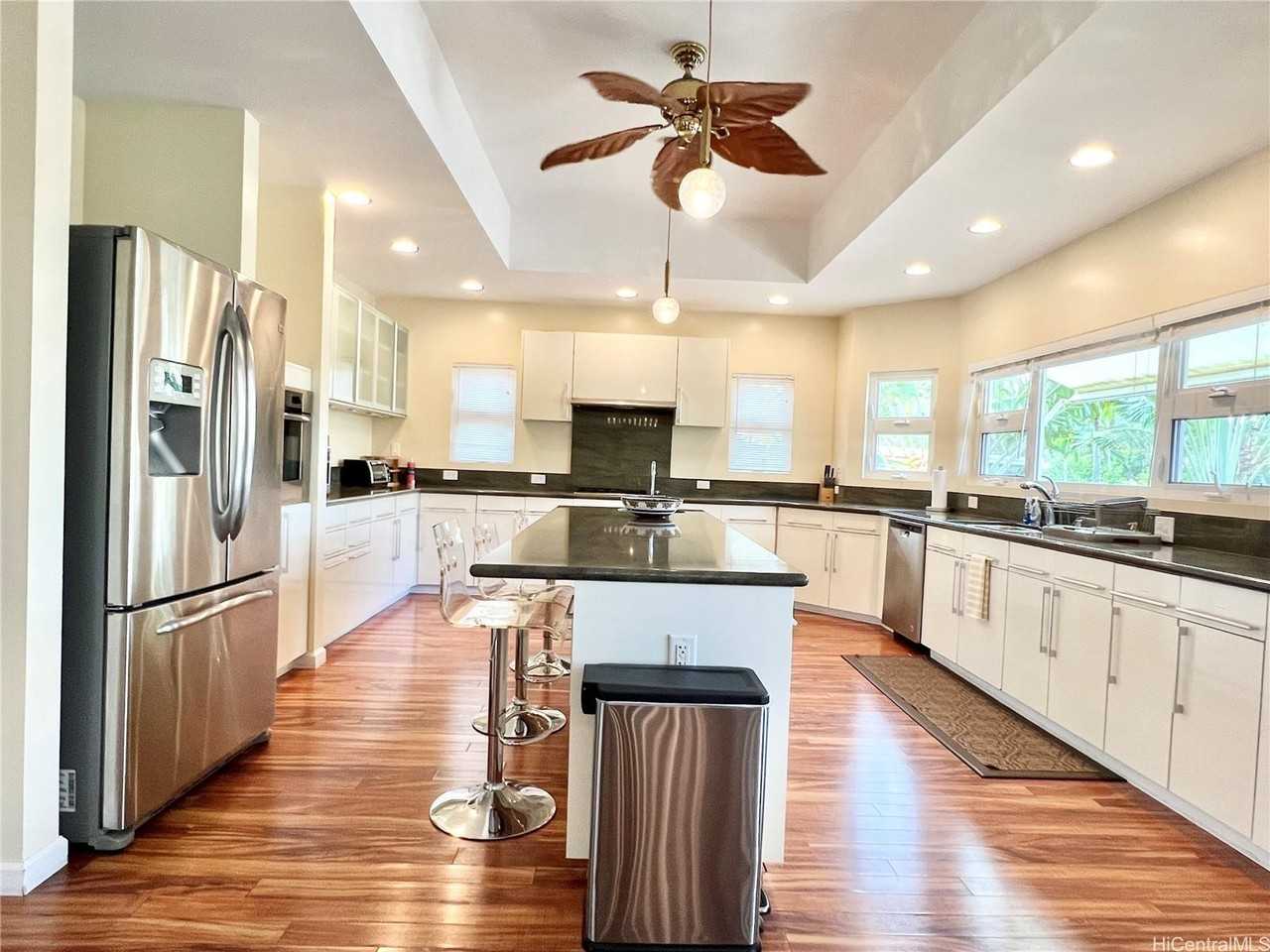 684 Iana St - Photo 6 of 25