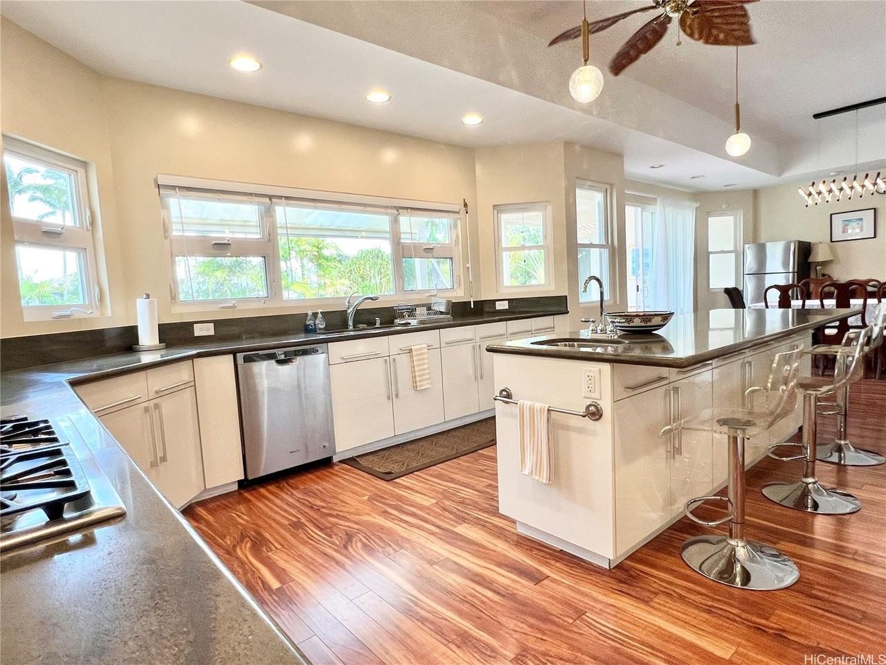 684 Iana St - Photo 7 of 25