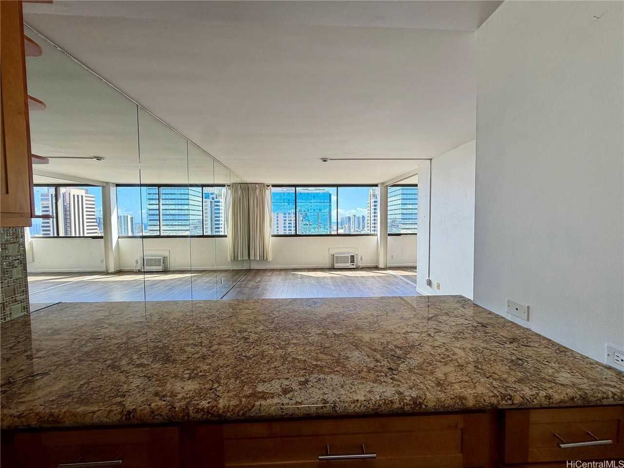 1255 Nuuanu Ave - Photo 4 of 24