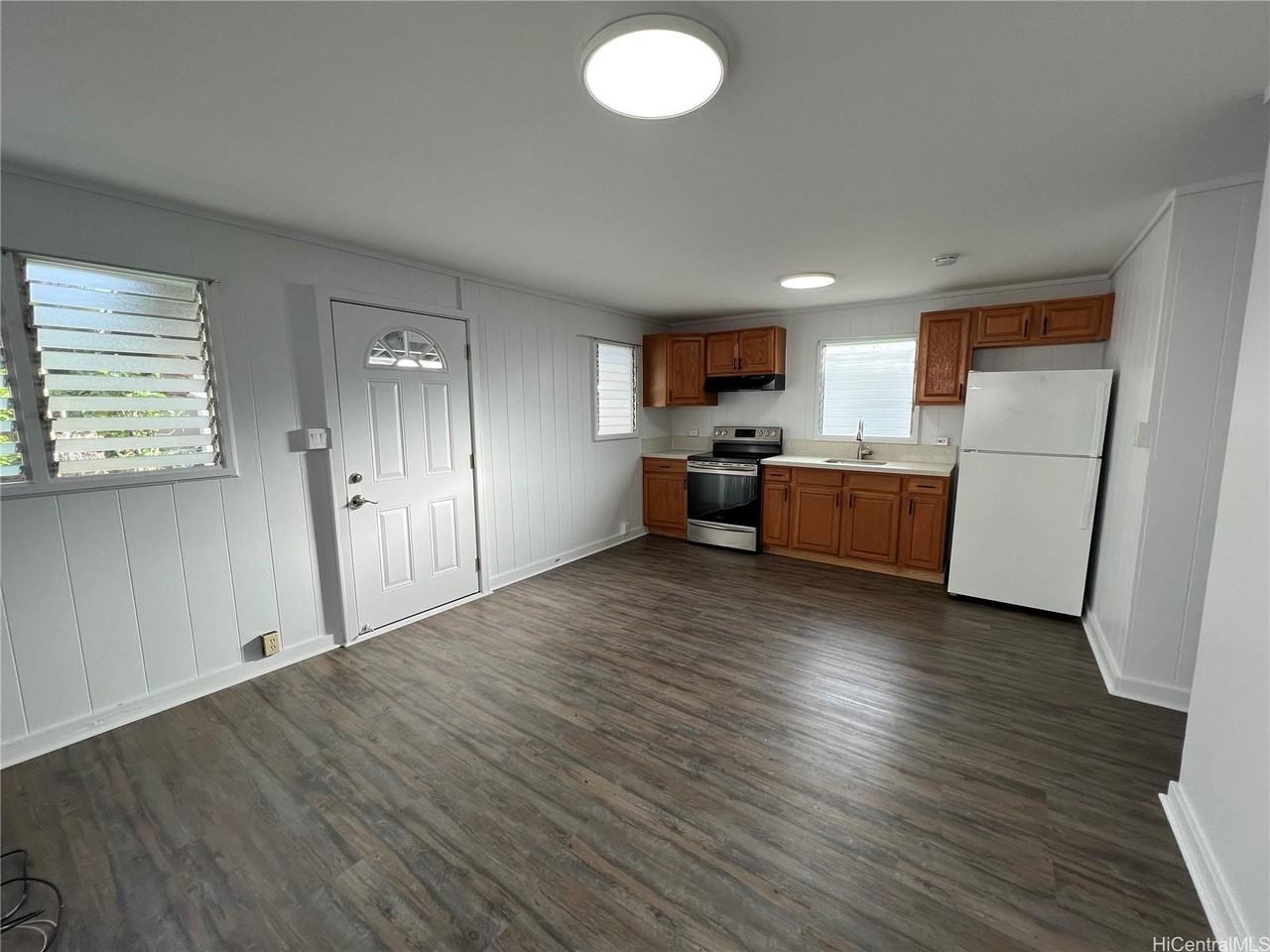 3046 Harding Ave #C - Photo 3 of 10