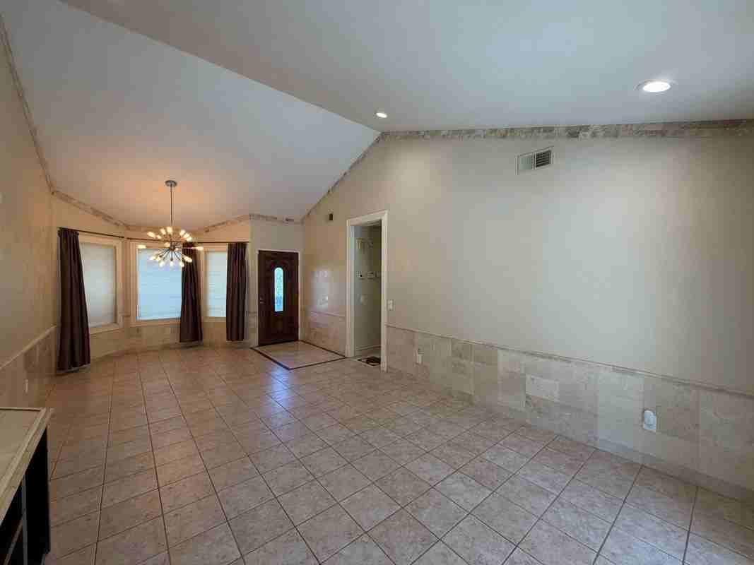 11296 Heathcliff Dr - Photo 2 of 28