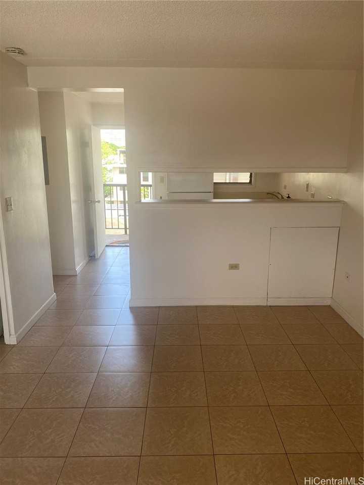 1709 S Beretania St #3A - Photo 4 of 16
