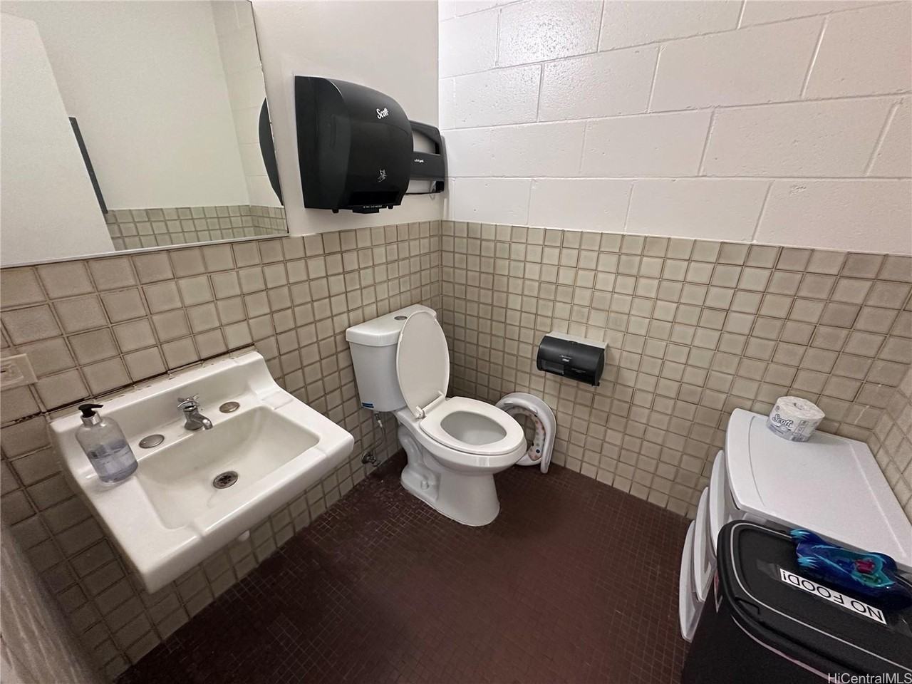 1210 Artesian St #201-202 - Photo 5 of 22