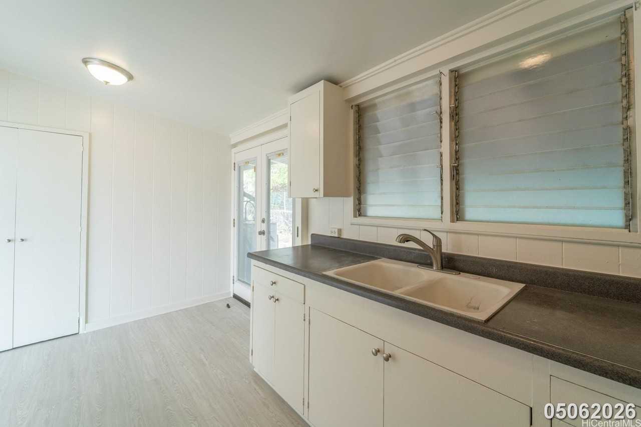 207 Kaliponi St - Photo 7 of 24