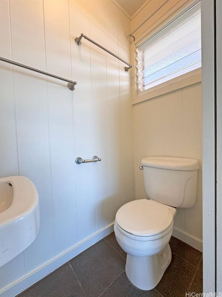 1220 Center St #B - Photo 7 of 21