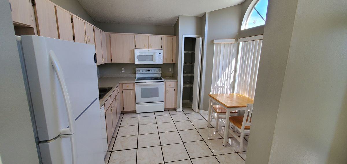 2370 Harbor Town Dr - Photo 5 of 14