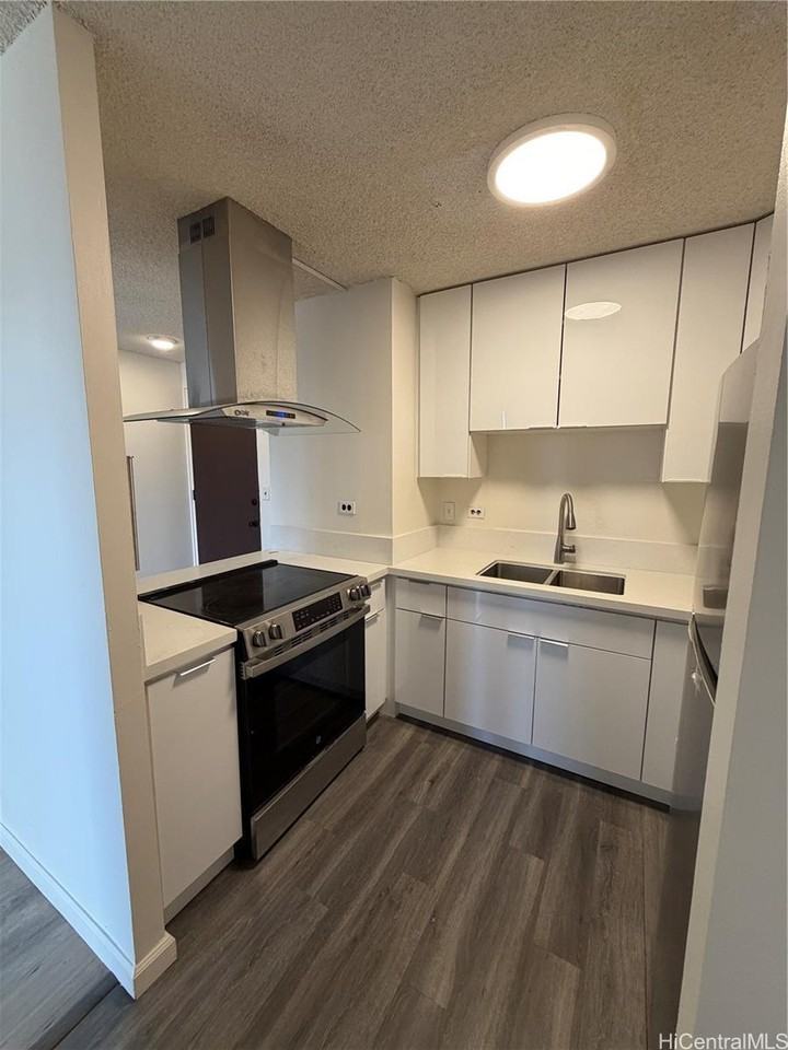 1535 Pensacola St #208 - Photo 3 of 15