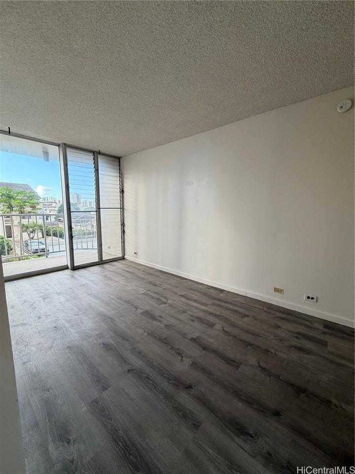 1535 Pensacola St #208 - Photo 5 of 15