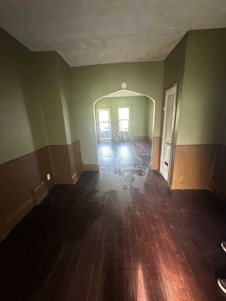 642 Berry St - Photo 4 of 10