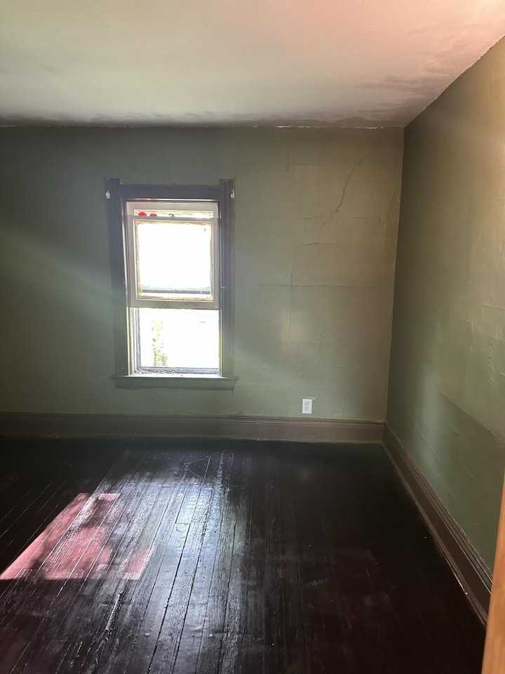 642 Berry St - Photo 6 of 10