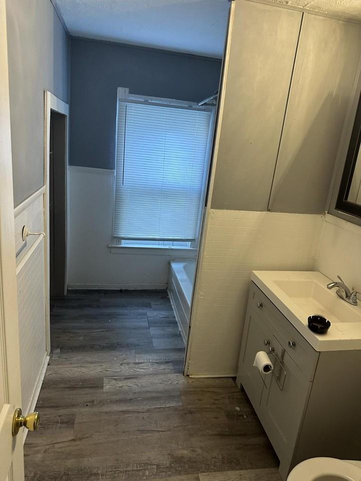 642 Berry St - Photo 7 of 10