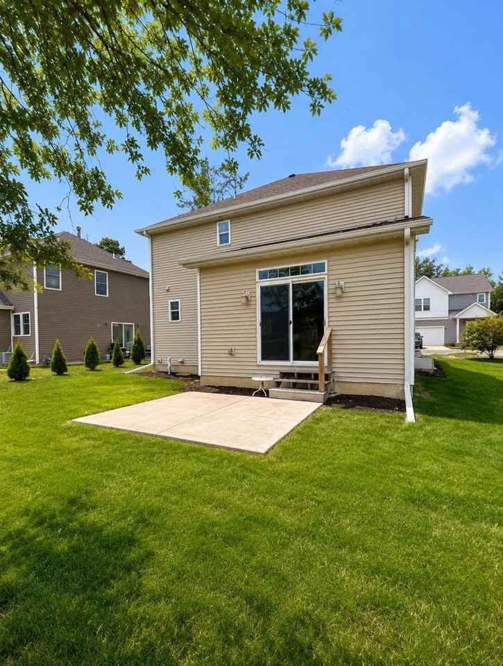 1302 Bobolink Rd - Photo 2 of 16