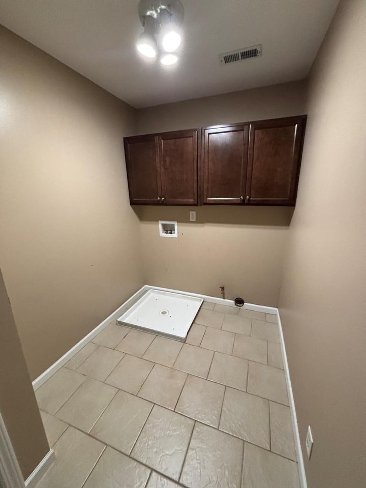 1302 Bobolink Rd - Photo 3 of 16