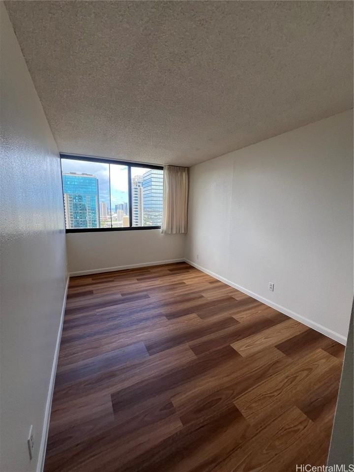1255 Nuuanu Ave - Photo 4 of 15
