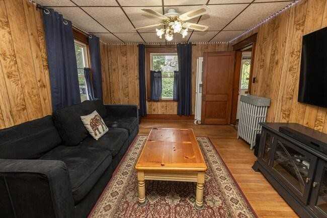 16 Rothay Ave - Photo 4 of 14