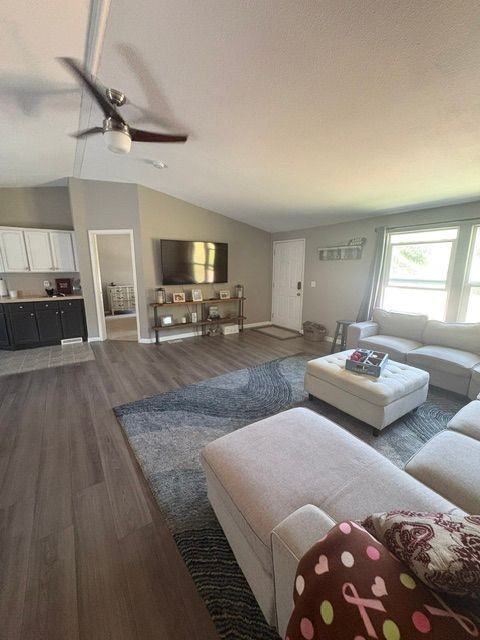 1077 Arroyo Grande Dr - Photo 2 of 9