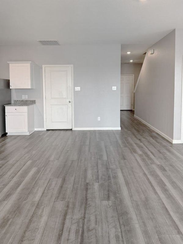 1902 Chapel Hill Rd - Photo 3 of 13