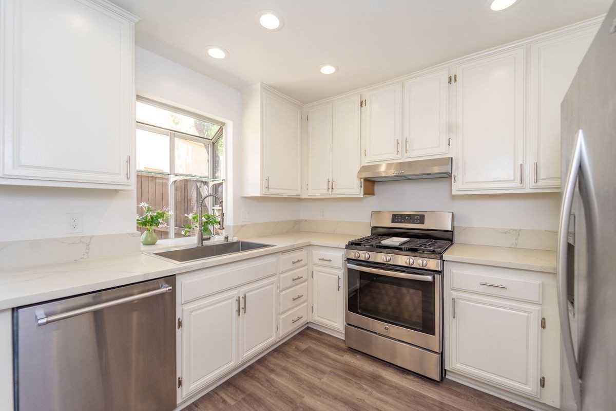 4365 Oak Glen St - Photo 5 of 36