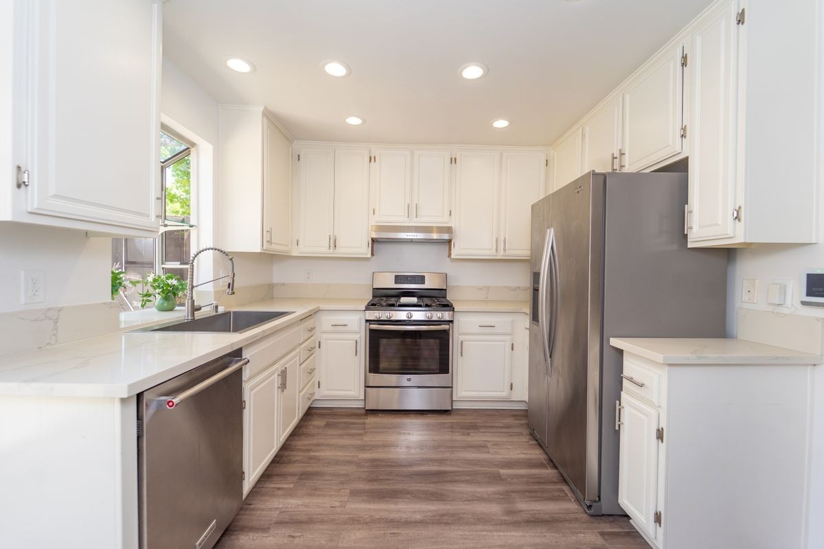 4365 Oak Glen St - Photo 6 of 36