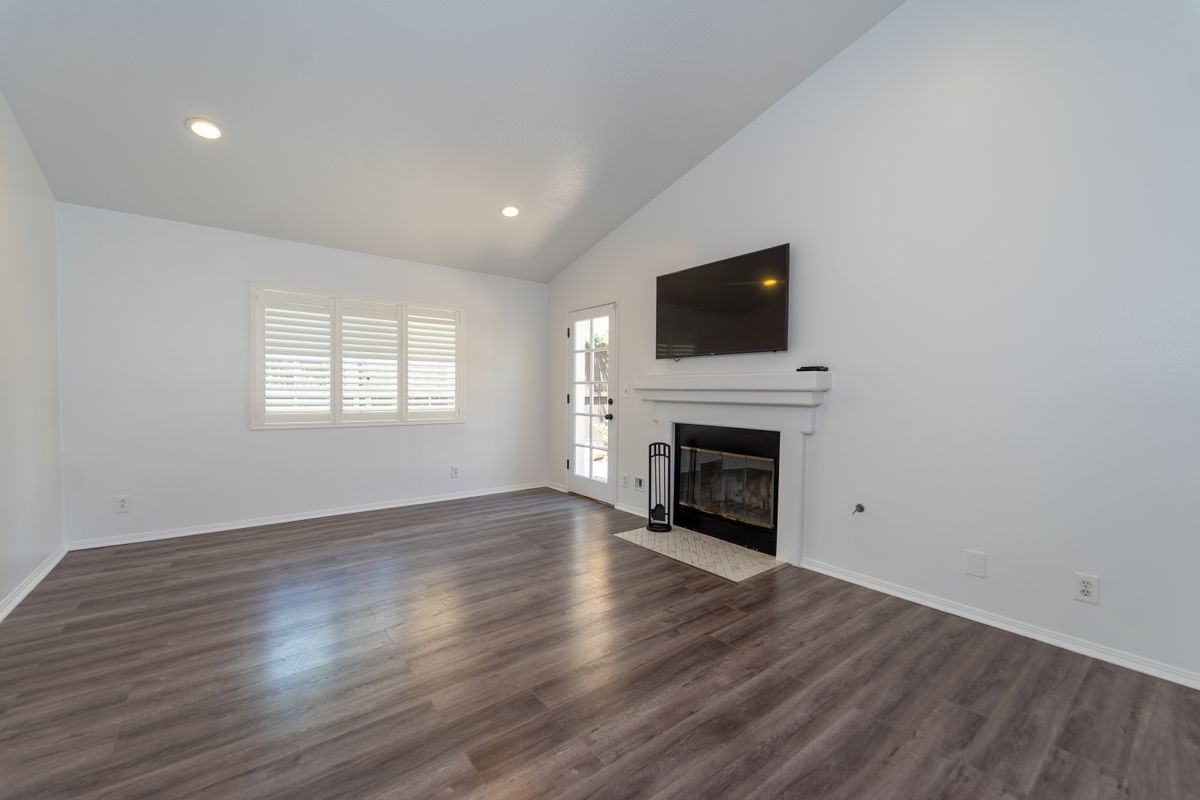 4365 Oak Glen St - Photo 7 of 36