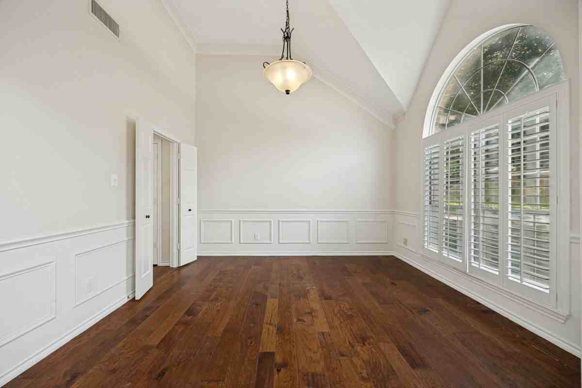 2129 Argyle Dr - Photo 5 of 15