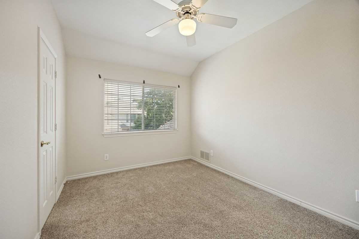 2129 Argyle Dr - Photo 7 of 15